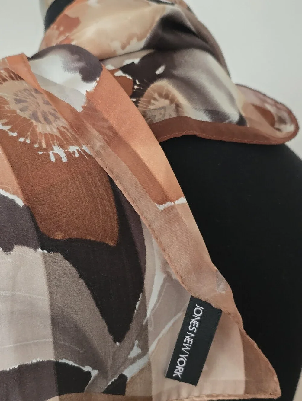 Vintage Jones New York 💯 Silk Scarf